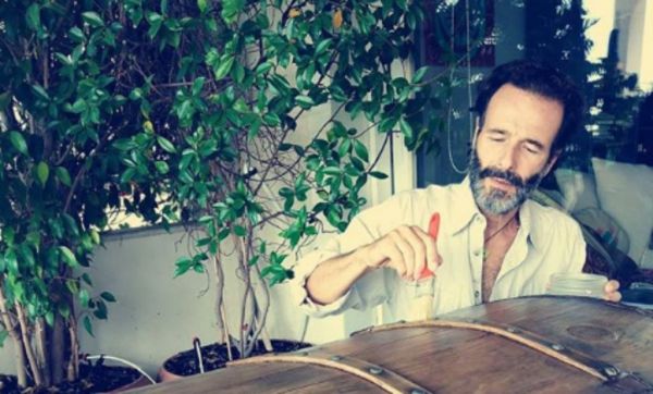 Θανάσης Ευθυμιάδης : Μας δείχνει τον αποτελεσματικό τρόπο για να αποφεύγουμε τις ιώσεις