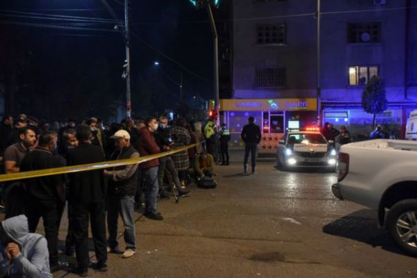 Γεωργία: Εληξε η ομηρία σε τράπεζα – απελευθερώθηκαν οι 30 όμηροι