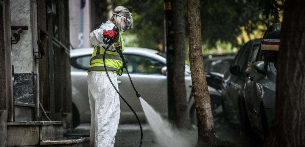 Ο κοροναϊός «σκοτώνει» τα γηροκομεία – Γιατί είναι η «μαύρη τρύπα» της πανδημίας