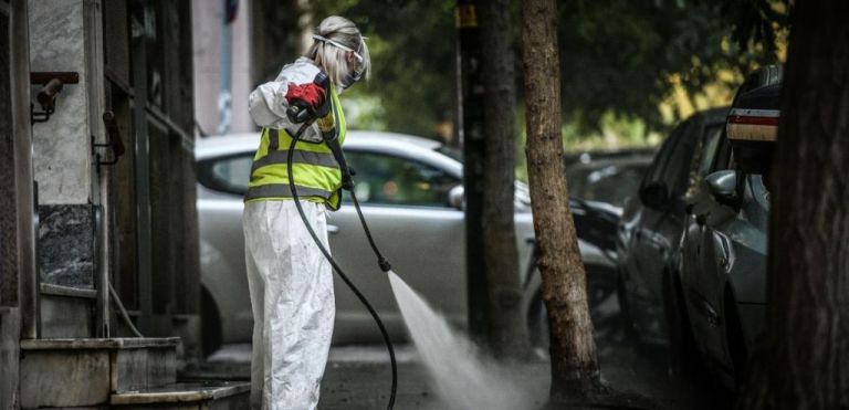 Ο κοροναϊός «σκοτώνει» τα γηροκομεία – Γιατί είναι η «μαύρη τρύπα» της πανδημίας