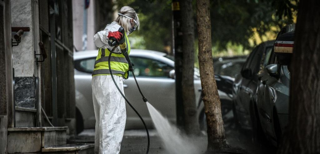 Ο κοροναϊός «σκοτώνει» τα γηροκομεία – Γιατί είναι η «μαύρη τρύπα» της πανδημίας