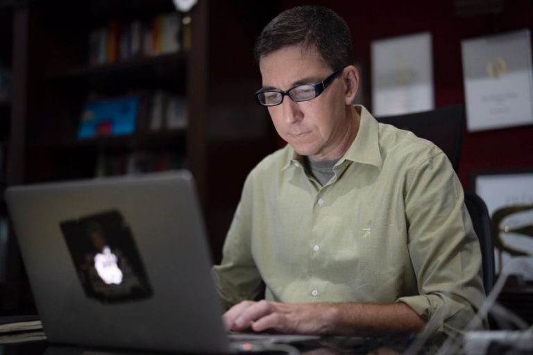 Επίθεση Γκρίνγουολντ στον Intercept : Λογόκριναν άρθρο μου που επέκρινε τον Μπάιντεν