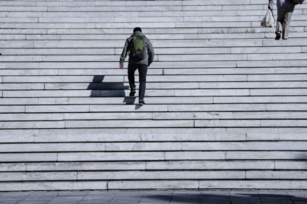 Έρευνα – σοκ ΙΝΕ-ΓΣΕΕ : Μείωση μισθών 10% και 180.000 άνεργοι λόγω κοροναϊού