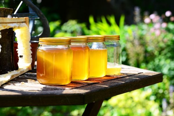 O ΕΦΕΤ ανακάλεσε μη ασφαλή «μέλια» από τα ράφια των σούπερ μάρκετ
