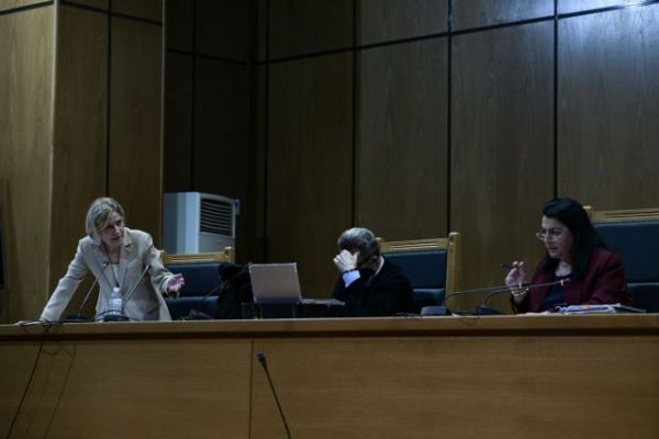 Δίκη Χρυσής Αυγής : Επιμένει η εισαγγελέας για τις αναστολές των ποινών στους καταδικασθέντες