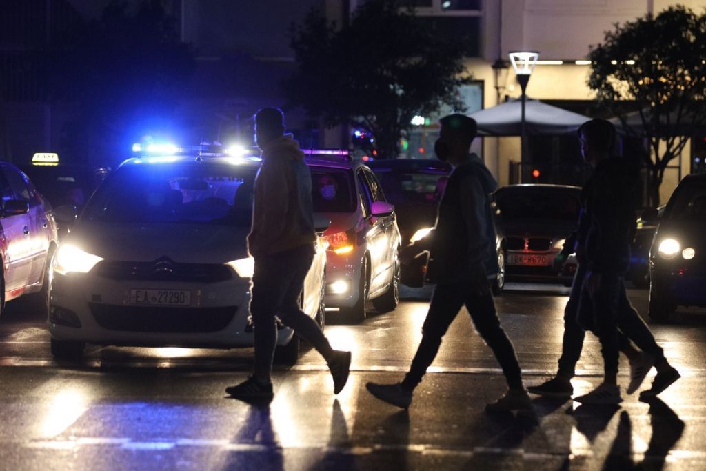 Κοροναϊός : Ολοταχώς προς γενικό lockdown – Εκτακτες ανακοινώσεις μέτρων σήμερα