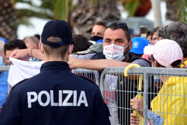 Κοροναϊός : Ετοιμη για πιο αυστηρά μέτρα η Ιταλία μετά την έξαρση κρουσμάτων