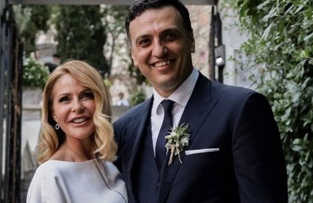 Τζένη Μπαλατσινού: Βόλτα στο κέντρο στον έβδομο μήνα της εγκυμοσύνης της