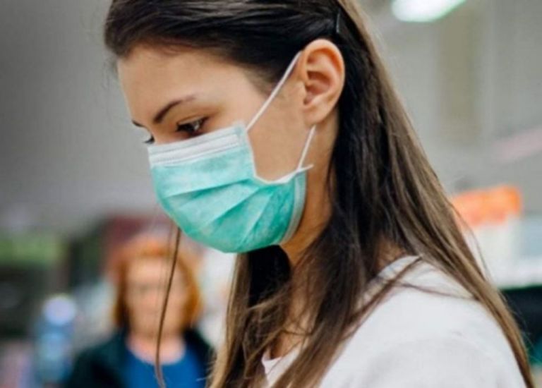 Κοροναϊός: Σε τι απόσταση φτάνουν σταγονίδια όταν συζητάμε