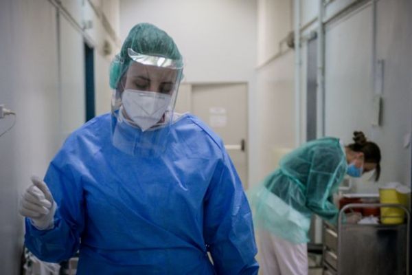 Κοροναϊός : Έφτασαν τους 600 οι νεκροί στη χώρα μας