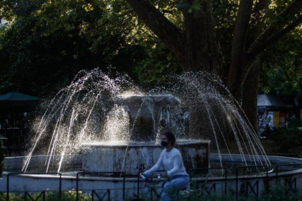 Κοροναϊός: Στη «δίνη» της πανδημίας η Αττική – Πιο κοντά τα μέτρα «φωτιά»