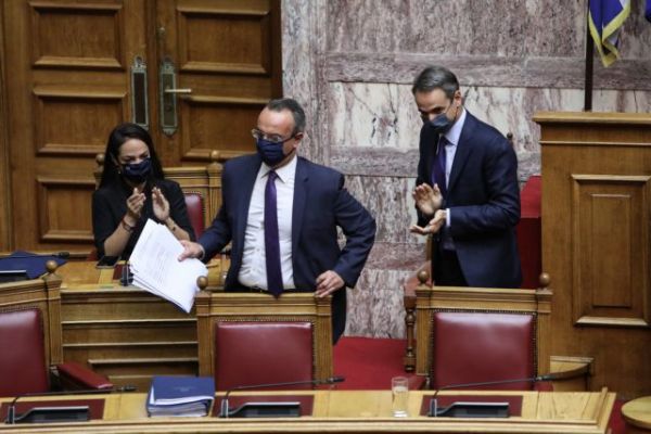 Πρόταση μομφής κατά Σταϊκούρα : Ολοκληρώνεται η συζήτηση με τις παρεμβάσεις των αρχηγών και ονομαστική ψηφοφορία