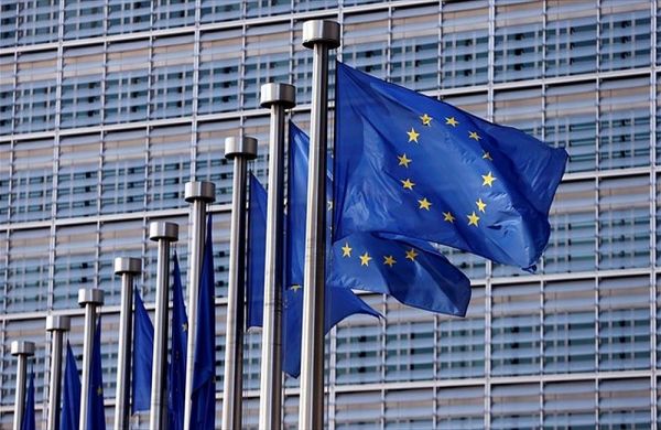 Κομισιόν: «Πράσινο φως» σε δεκαετές πλάνο για τη στήριξη των Ρομά
