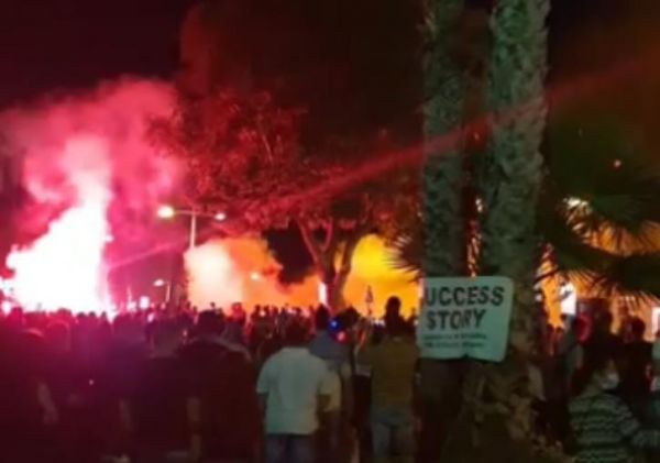 Πεδίο μάχης η Λεμεσός : Σοβαρά επεισόδια σε διαμαρτυρία κατά των μέτρων του κοροναϊού – Εκαψαν περιπολικό