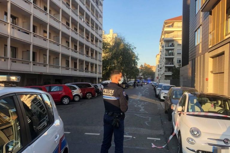 Επίθεση σε ορθόδοξη εκκλησία στη Λιόν – Πυροβόλησαν τον Έλληνα ιερέα