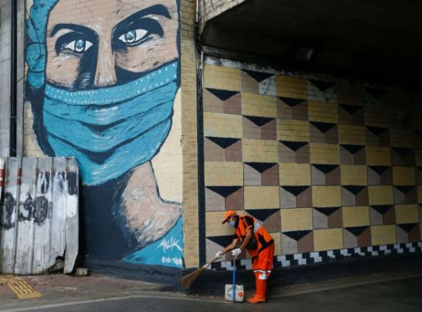 Έλληνας ομογενής στη Νέα Υόρκη απαντά στους αρνητές μάσκας: «Εγώ πήγα να πεθάνω…»