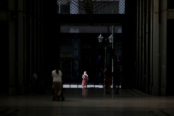 Έρευνα : Πιο απαισιόδοξοι από ποτέ οι Έλληνες – Πώς ο κοροναϊός έχει αλλάξει τη ζωή μας