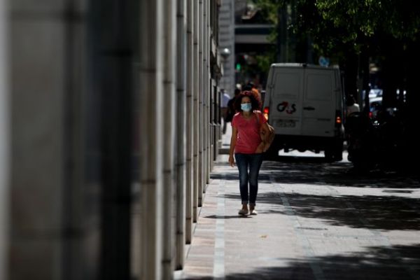 Κοροναϊός : «Χτυπάει» πάλι τα γηροκομεία – Στο όριο οι ΜΕΘ στη «βαριά νοσούσα» Αττική