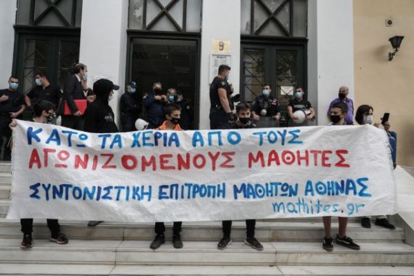 14χρονος μαθητής : Παύση όλων των διώξεων κατά μαθητών ζητούν τα κόμματα της αντιπολίτευσης