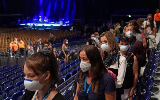 Ανοίξτε γήπεδα και θέατρα