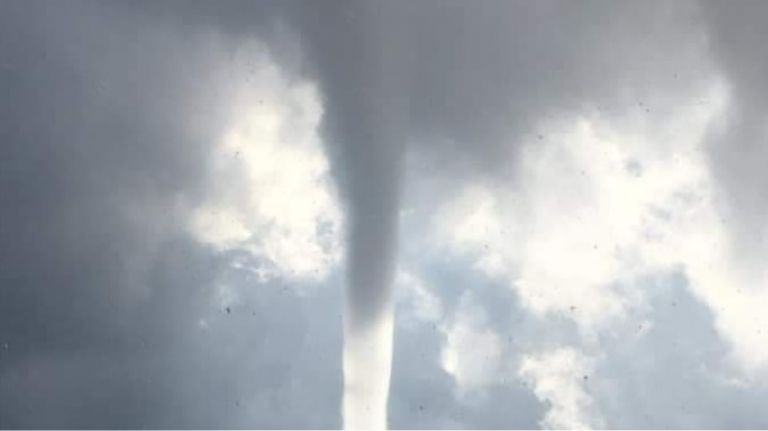 Καιρός : Εντυπωσιακός υδροστρόβιλος στην Ποτίδαια Χαλκιδικής