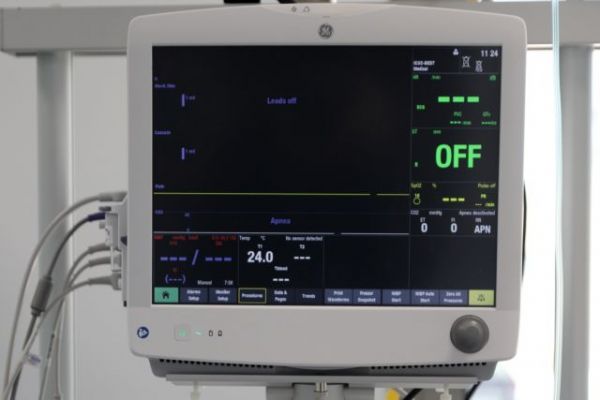 Κοροναϊός – αντιπολίτευση : Εγκληματικές οι κυβερνητικές ευθύνες για τα κρούσματα – Μαζικά τεστ τώρα