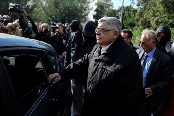 Καταγγέλλουν επίθεση ναζιστών σε φωτορεπόρτερ έξω από το σπίτι του Μιχαλολιάκου