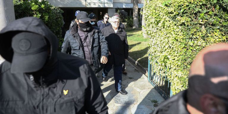 Δίκη Χρυσής Αυγής : Προκλητικό σόου της οικογένειας Μιχαλολιάκου – Πότε θα πάνε φυλακή