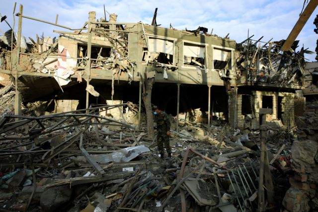 Ανύπαρκτη εκεχειρία: Επτά νεκροί από βομβαρδισμούς στην πόλη Γκάντζα