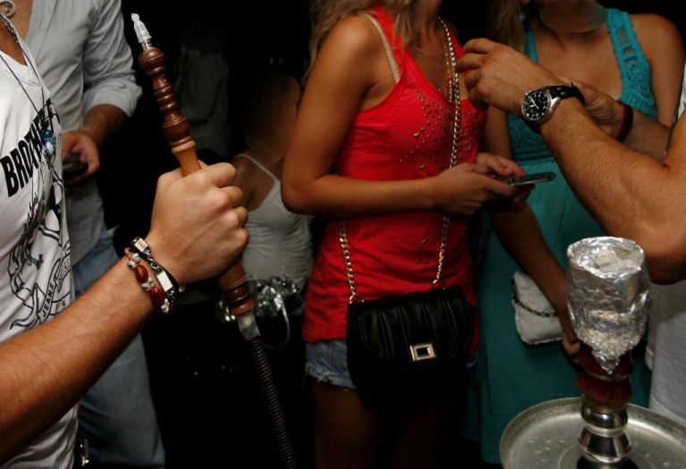 Κοροναϊός : Ενοχος ο… ναργιλές για την αύξηση κρουσμάτων – Τι λένε οι λοιμωξιολόγοι