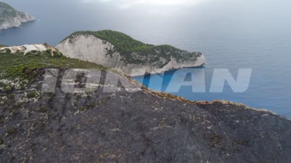 Πυρκαγιά στη Ζάκυνθο: Συγκλονιστικές εναέριες εικόνες πάνω από το Ναυάγιο