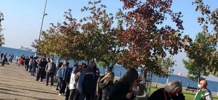 Κοροναϊός : Τεράστιες ουρές για rapid test στη Θεσσαλονίκη - Προ των πυλών τοπικό lockdown