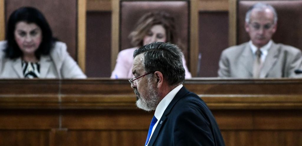 Αντιδράσεις από τα κόμματα για το φιάσκο με τη μη σύλληψη του χρυσαυγίτη Παππά