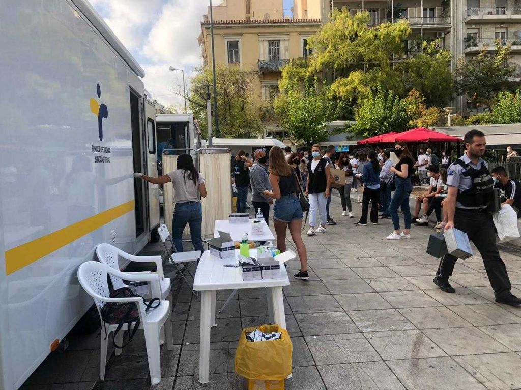 Κοροναϊός : Ακόμη 19 κρούσματα στην πλατεία Βικτωρίας