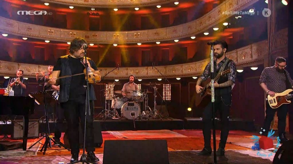 Ο Μάνος Πυροβολάκης στην σκηνή με τους ONIRAMA στο «Σπίτι με το MEGA»