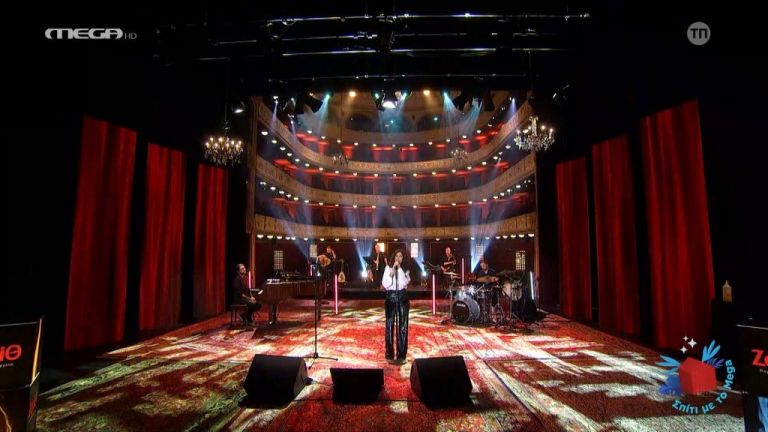 Σπίτι με το MEGA: Με τις «άκρες από τα μάτια σου» καλωσόρισε η Αρβανιτάκη το κοινό του MEGA