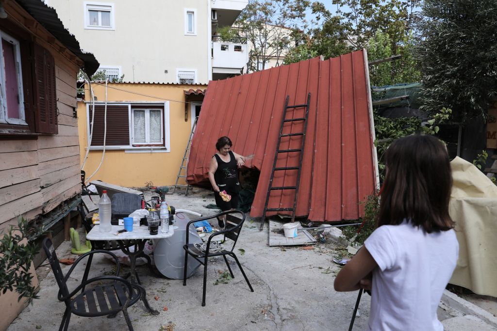 Νέο Ηράκλειο : Βίντεο-ντοκουμέντο από τον ανεμοστρόβιλο που έπληξε την περιοχή