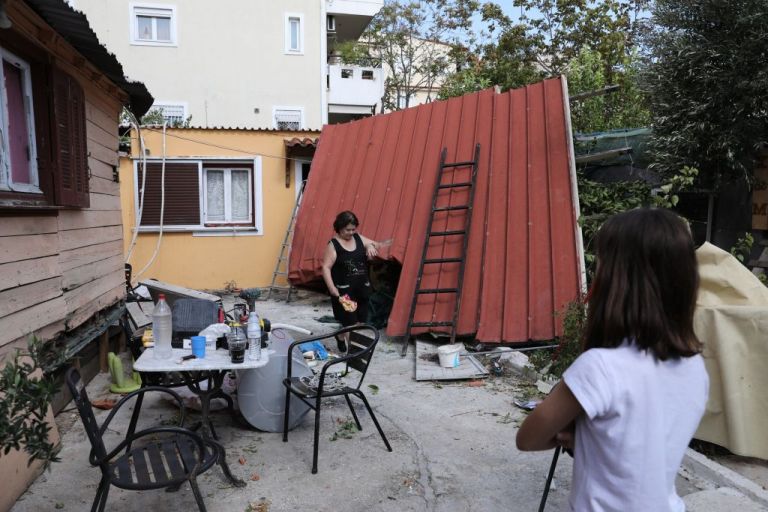 Νέο Ηράκλειο : Βίντεο-ντοκουμέντο από τον ανεμοστρόβιλο που έπληξε την περιοχή