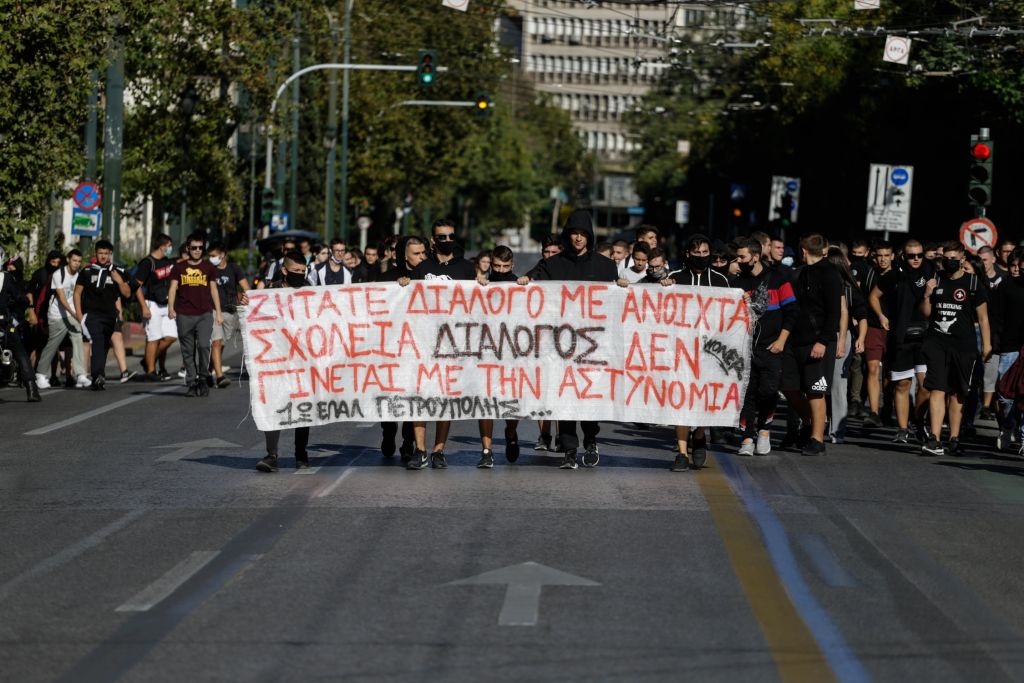 Δήμος Χαλανδρίου : Στο πλευρό του 14χρονου μαθητή που συνελήφθη στο συλλαλητήριο της Πέμπτης