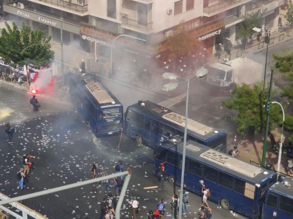 Σοβαρά επεισόδια έξω από το Εφετείο