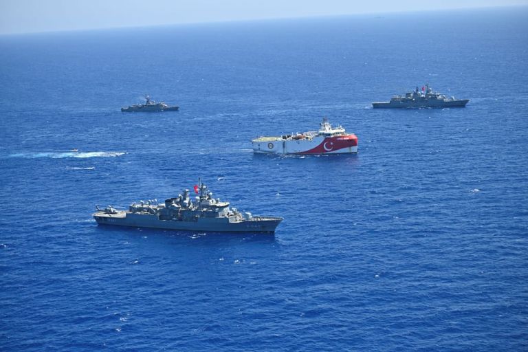 Oruc Reis : Πολεμικά πλοία και πάλι στο Αιγαίο  – Κλιμακώνει επικίνδυνα τις προκλήσεις η Άγκυρα
