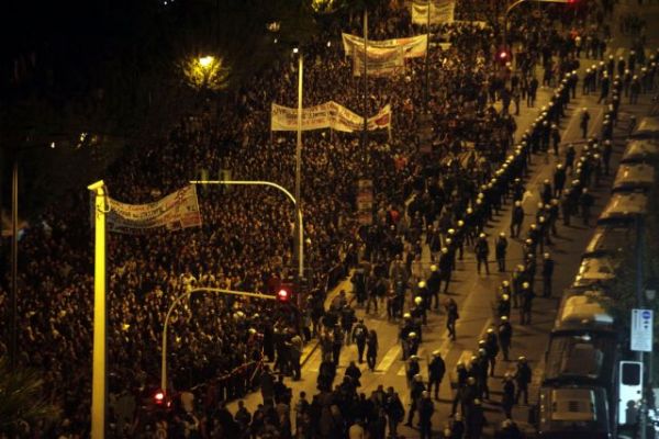 Ο κοροναϊός, η ακύρωση της παρέλασης στις 28 Οκτωβρίου ο γύψος στην πορεία του Πολυτεχνείου