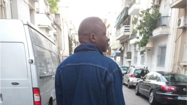 Εμμανουέλ Λουκάου : Η συγκινητική ιστορία και ο αγώνας του πρόσφυγα που ζει με σφαίρα στο κεφάλι