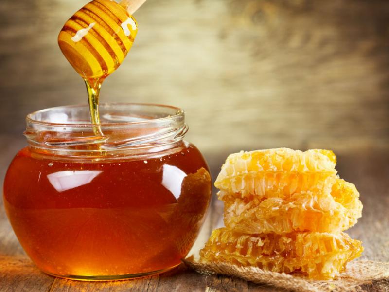 Προστατεύοντας τις μέλισσες και αντιμετωπίζοντας τη νοθεία στο μέλι