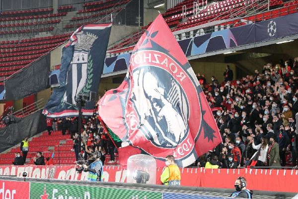 Κοροναϊός : Ο ένας δίπλα στον άλλον στο Ρεν-Κρασνοντάρ!