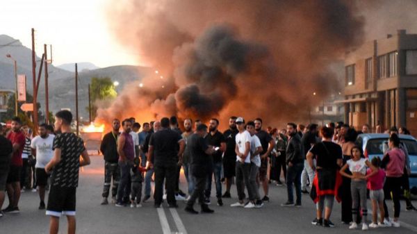 Ξεσηκώθηκαν οι Ρομά σε όλη την Ελλάδα – Επεισόδια και έντονες αντιδράσεις για τη δολοφονία 18χρονου