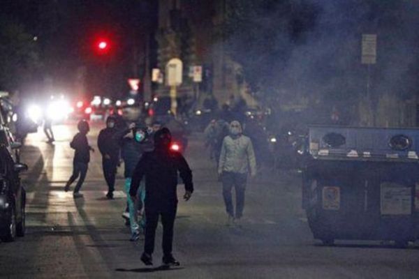 Ρώμη : Επεισόδια μεταξύ Αστυνομίας και ακροδεξιών διαδηλωτών που αντιτίθενται στην απαγόρευση κυκλοφορίας