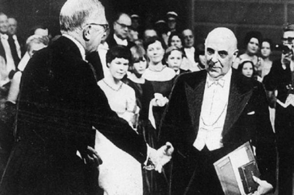 O Σεφέρης, η Ελλάδα και η εποχή των τεράτων