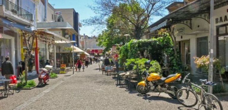 Έκτακτη σύσκεψη στις Σέρρες: «Ένα βήμα πριν το lockdown» προειδοποιεί ο Τζιτζικώστας