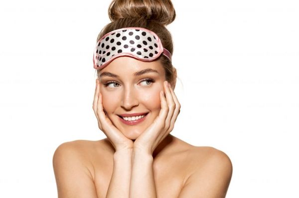 Βραδινή ρουτίνα περιποίησης: Συμβουλές για να ξυπνάτε με ανανεωμένη επιδερμίδα